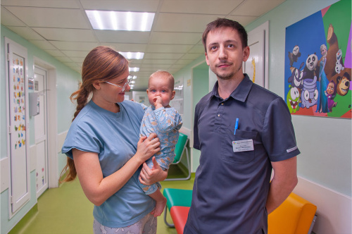 Один случай на миллион: врачи Российской детской клинической больницы помогли малышу победить редкую форму рака