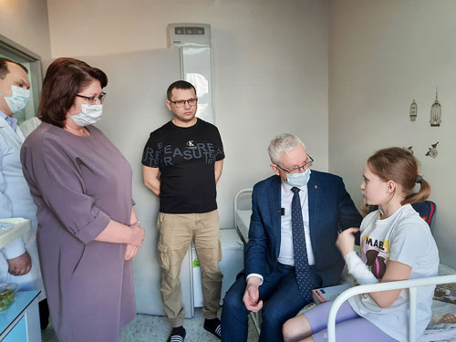 Министр здравоохранения Тульской области навестил в РДКБ пострадавшую при теракте в «Крокус Сити Холле» девочку