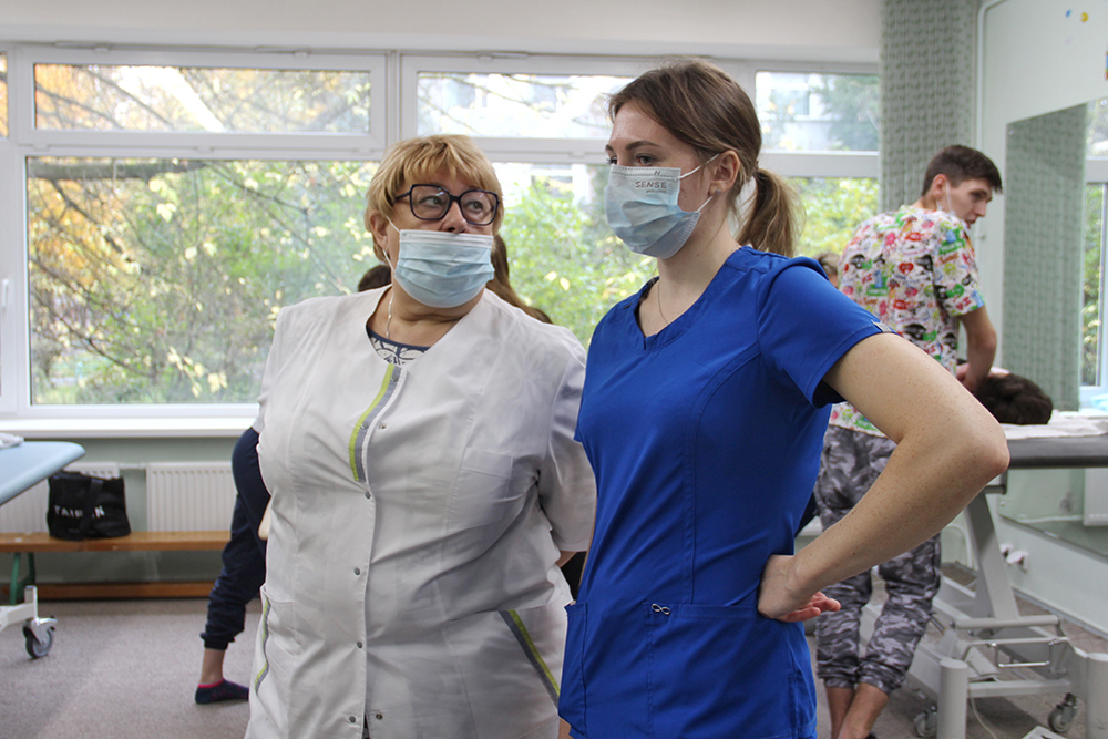 Реабилитация для Крайнего Севера: врачи Нового Уренгоя прошли обучение в РДКБ