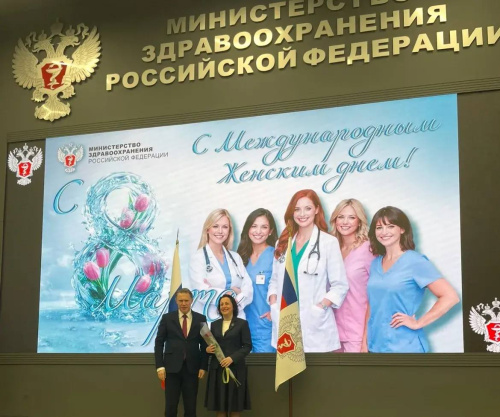 Главный врач РДКБ награждена нагрудным знаком в связи с присвоением звания «Заслуженный врач Российской Федерации»