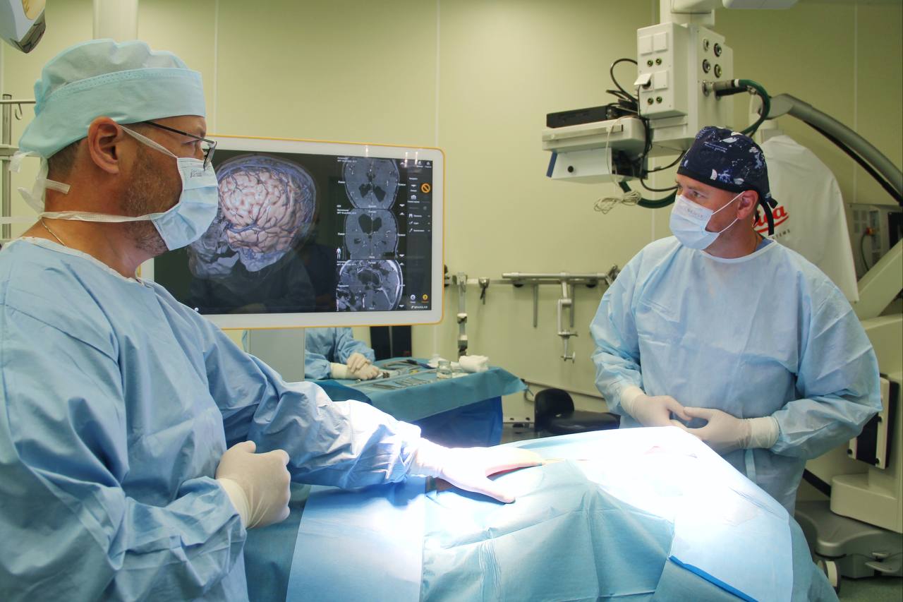 Нейрохирурги РДКБ успешно прооперировали младенца с опухолью мозга