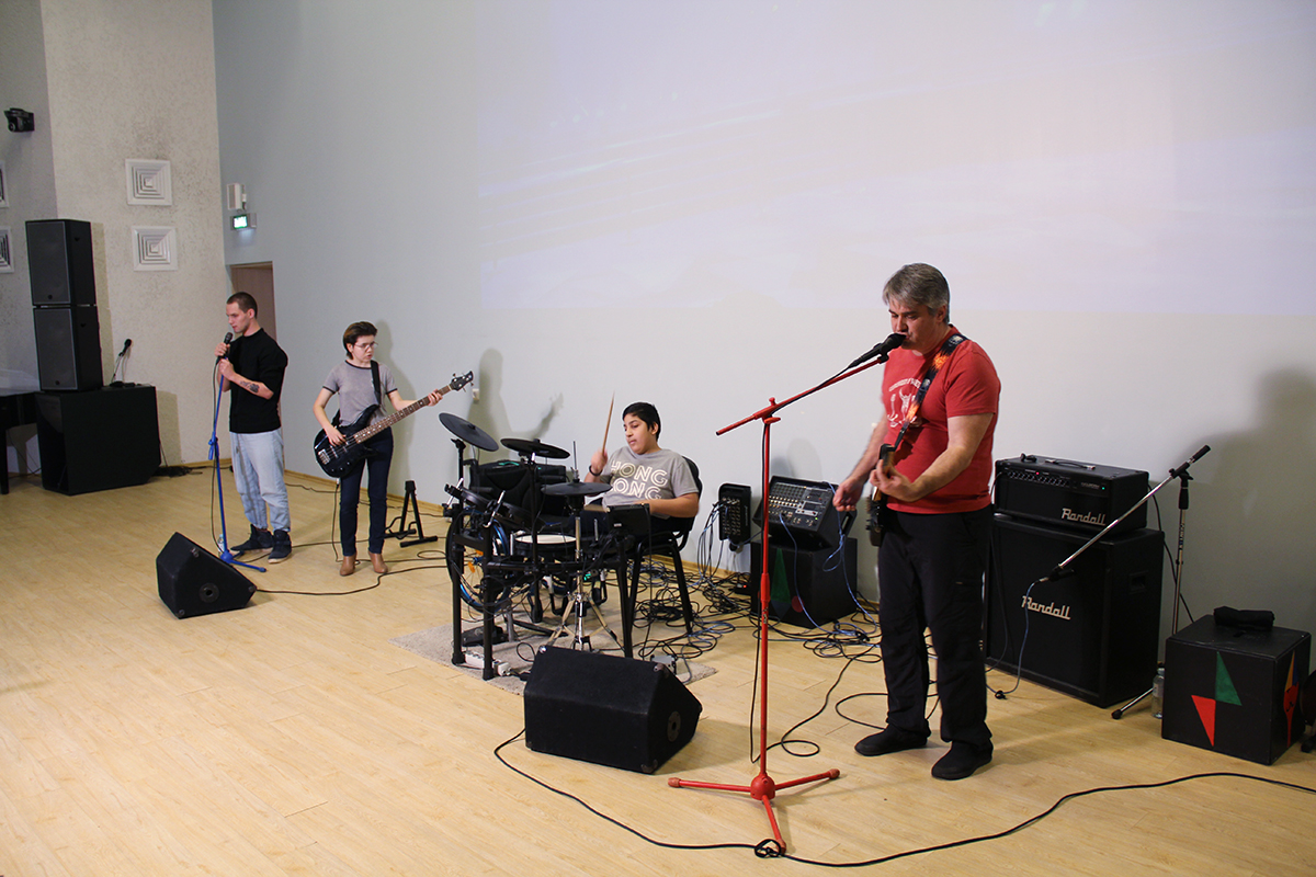 Звуки музыки: в РДКБ прошёл рок-концерт