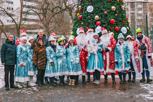 Новогодний десант спасателей спустился с крыш РДКБ