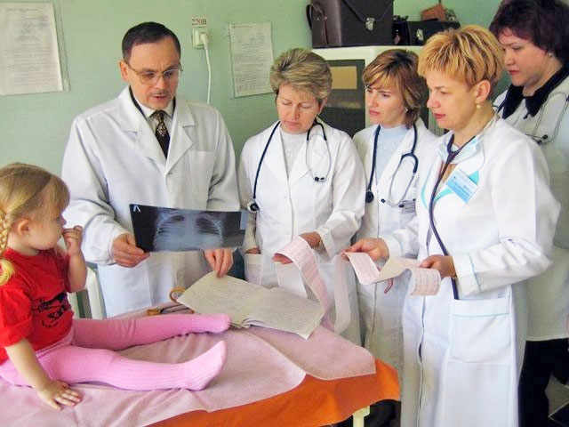 В состав бригады врачей РДКБ, приехавшей на помощь детям Тюмени, вошли ревматолог, психоневролог, гастроэнтеролог и иммунолог