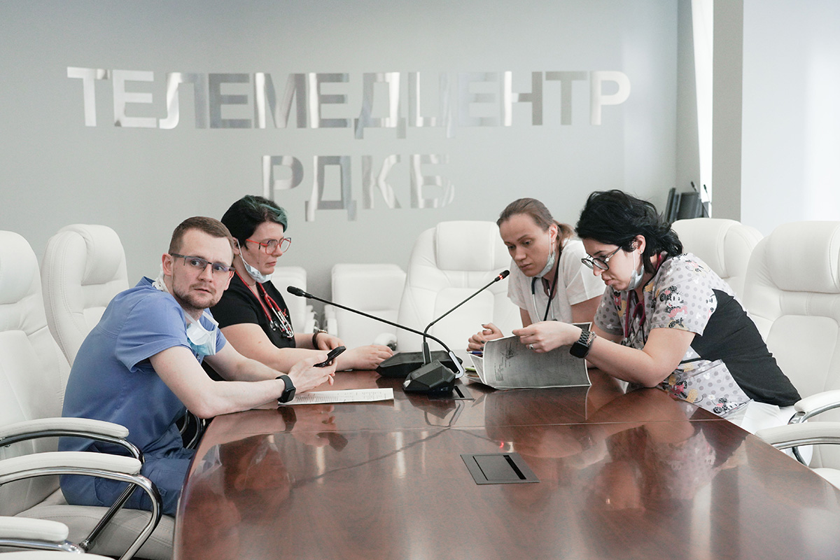 Помощь регионам: 30 тысяч телемедицинских консультаций за два года провели врачи Российской детской клинической больницы