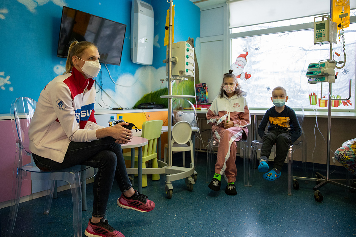 Звезды спорта, театра и эстрады подарили праздник пациентам Российской детской клинической больницы