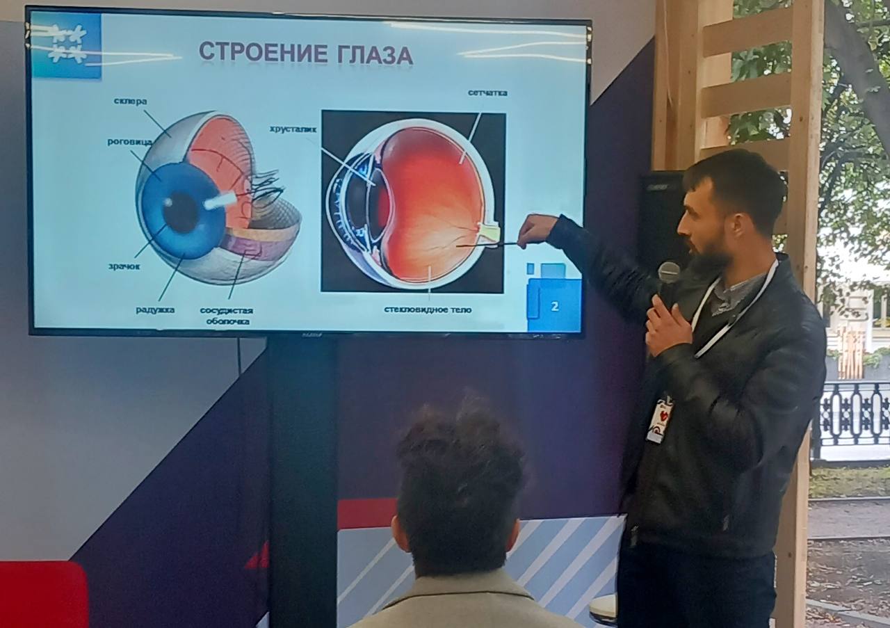 Врачи-офтальмологи РДКБ выступили с лекцией на фестивале «Добрая Москва»