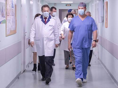 Министр здравоохранения РФ посетил пострадавших в Ижевской трагедии пациентов РДКБ