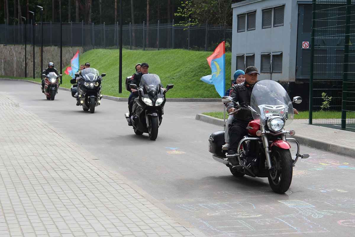 Участники Всероссийского мотоклуба «Ночные волки» посетили реабилитационный центр РДКБ