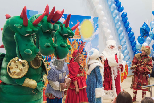 Яркий новогодний праздник провели для юных пациентов РДКБ
