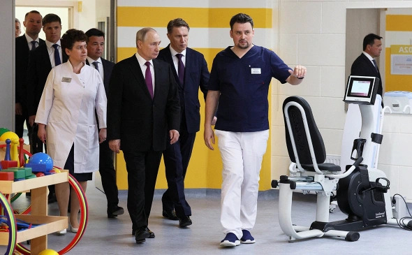 Путин посетил детский реабилитационный центр в Подольске